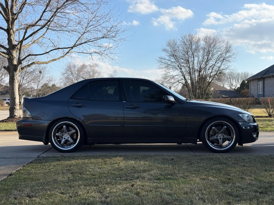 2002 Lexus IS 1st Gen - Image 11 of 31