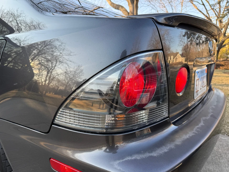 2002 Lexus IS 1st Gen - Image 28 of 31