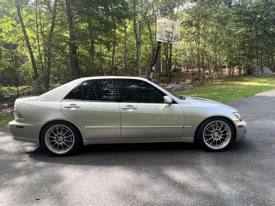 2002 Lexus IS 1st Gen - Image 17 of 31