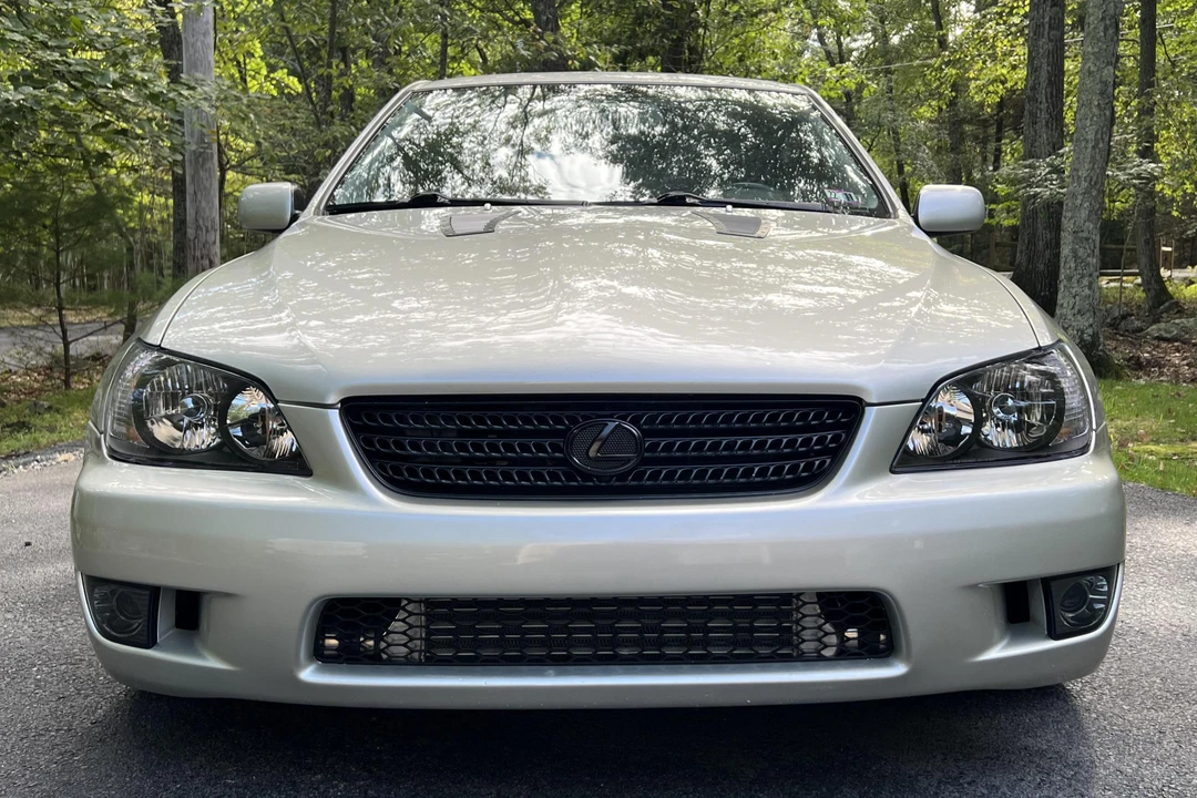2002 Lexus IS 1st Gen - Image 2 of 31