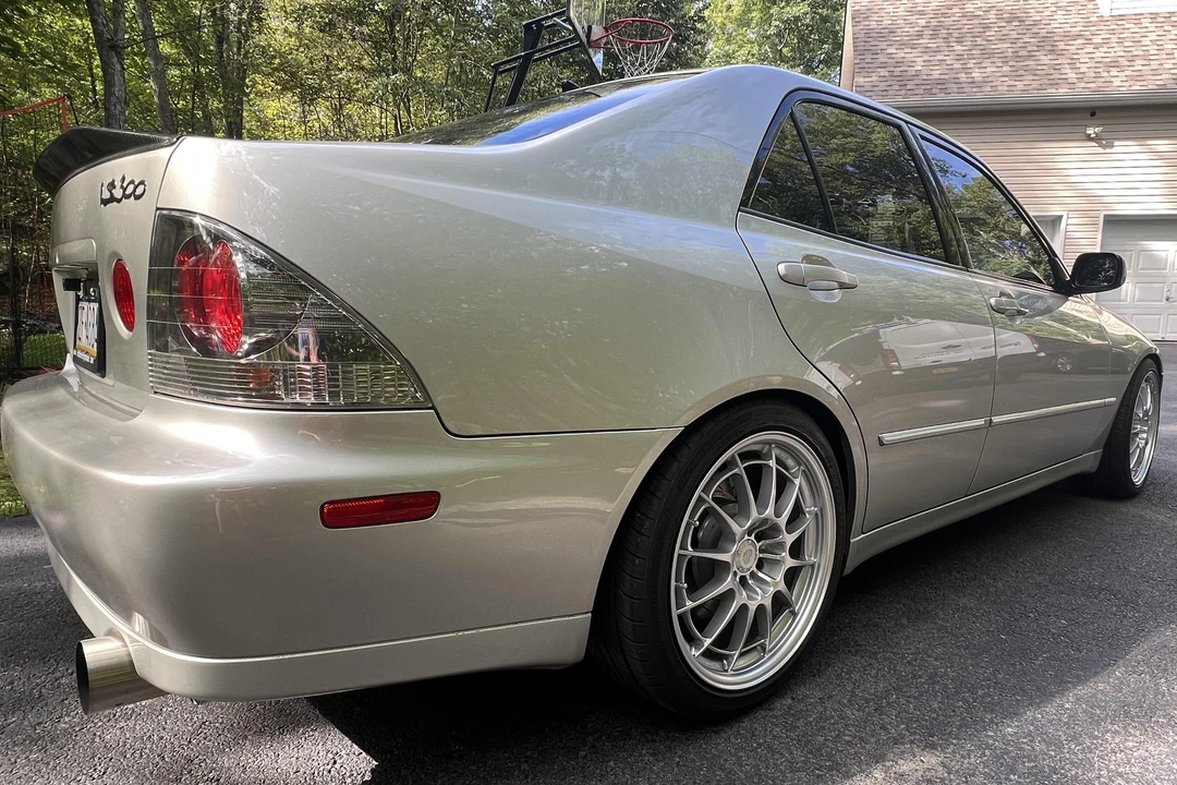 2002 Lexus IS 1st Gen - Image 4 of 31