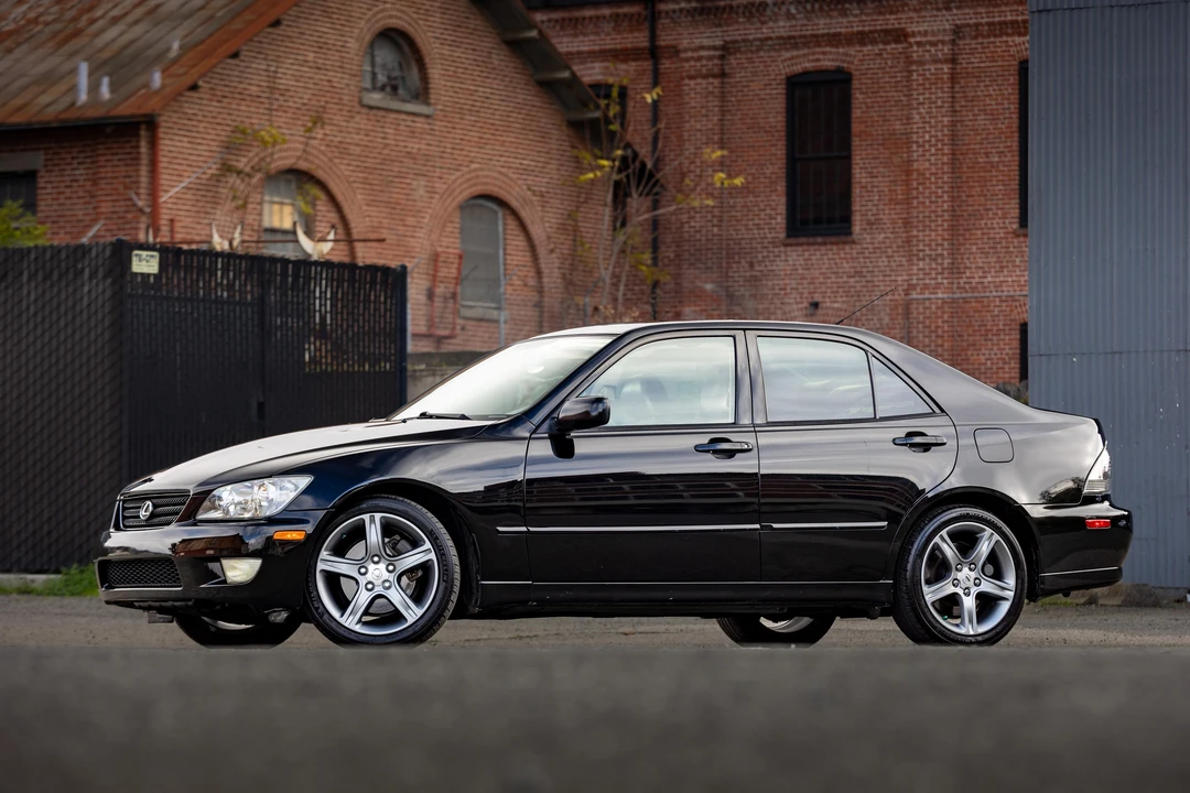 2002 Lexus IS 1st Gen - Image 18 of 31