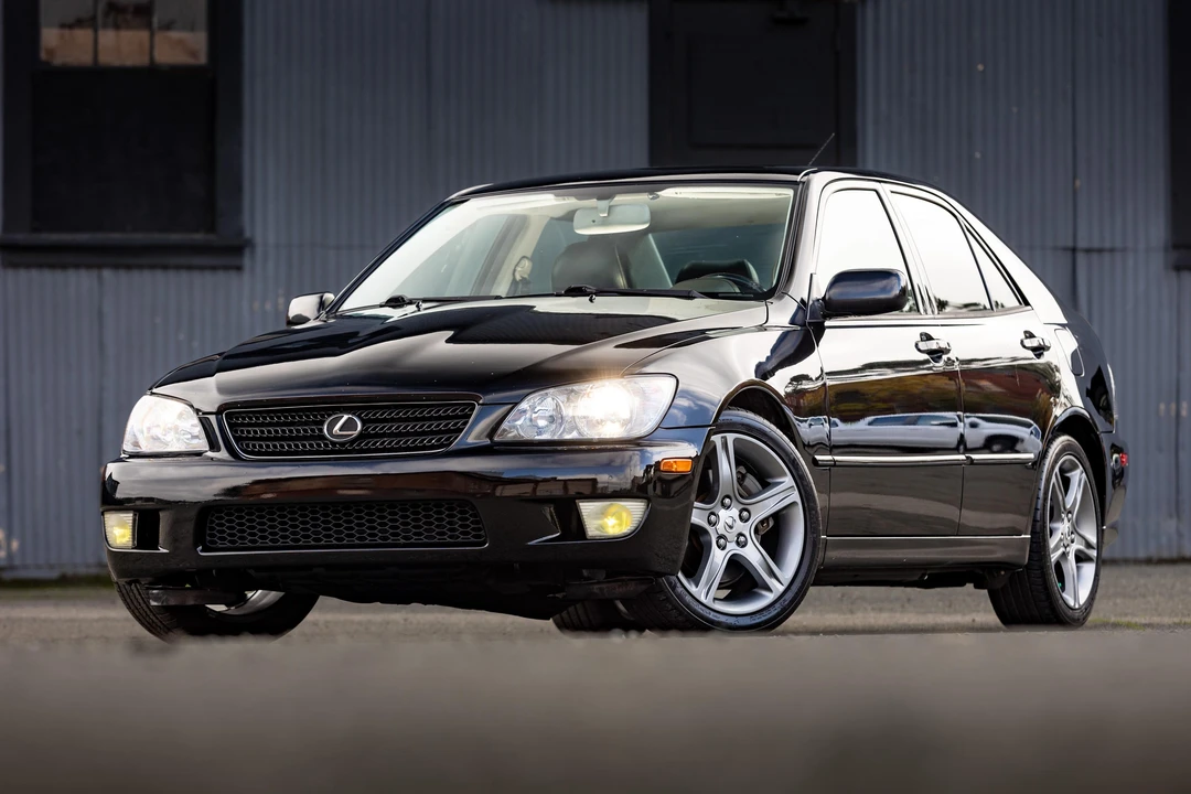 2002 Lexus IS 1st Gen - Image 11 of 31