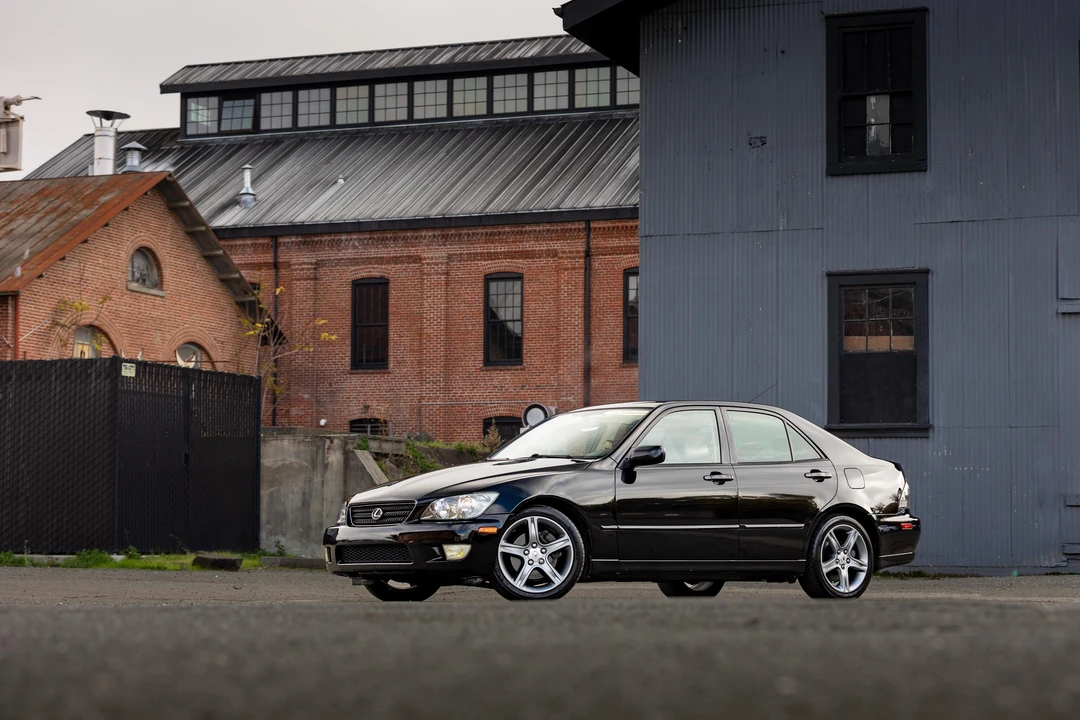 2002 Lexus IS 1st Gen - Image 16 of 31