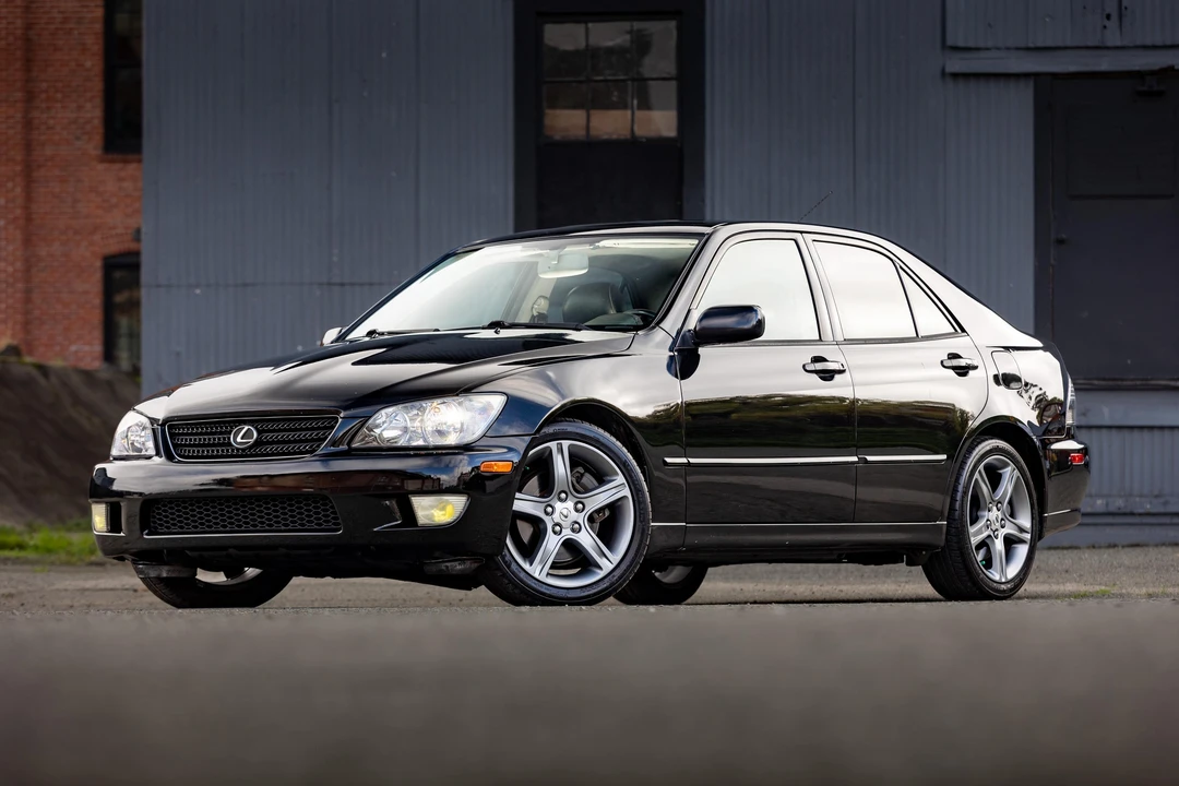 2002 Lexus IS 1st Gen - Image 13 of 31