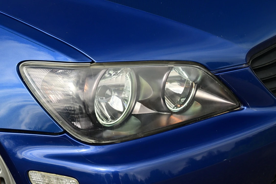 2002 Lexus IS 1st Gen - Image 18 of 31