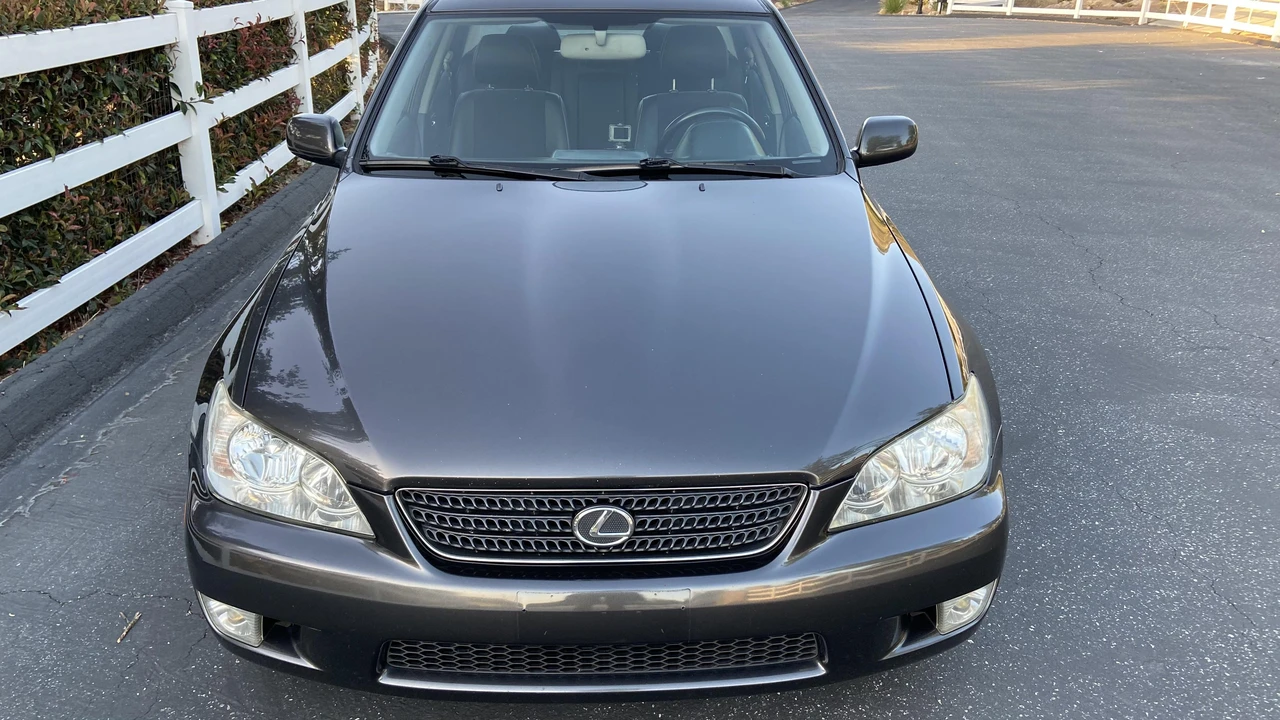 2002 Lexus IS 1st Gen - Image 6 of 11