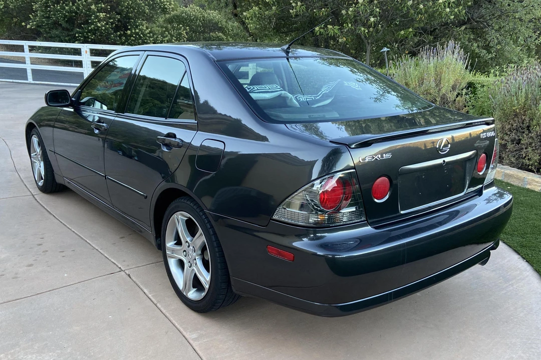 2002 Lexus IS 1st Gen - Image 4 of 11