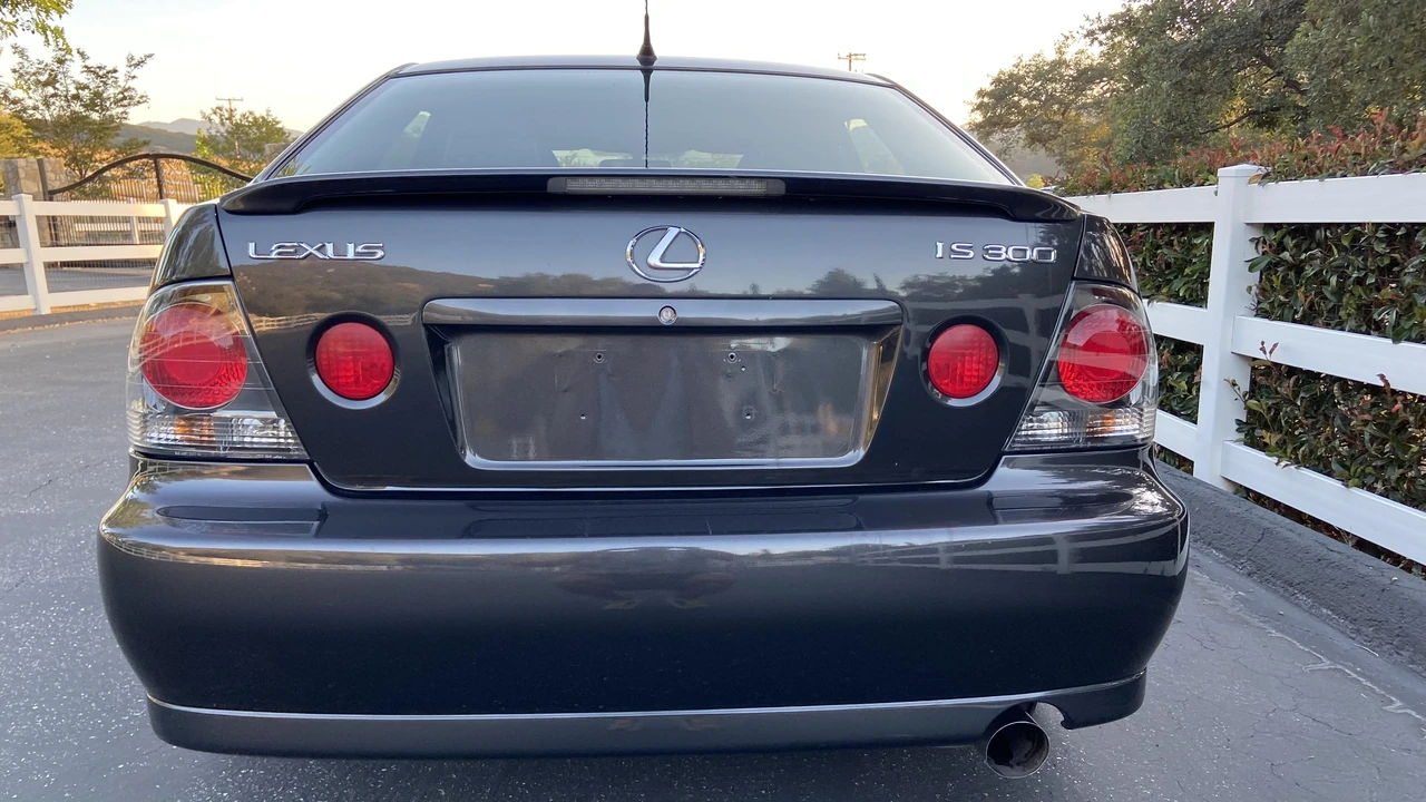 2002 Lexus IS 1st Gen - Image 8 of 11