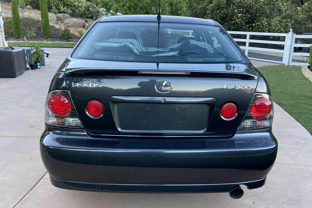 2002 Lexus IS 1st Gen - Image 5 of 11