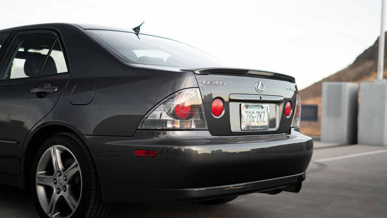 2002 Lexus IS 1st Gen - Image 27 of 31
