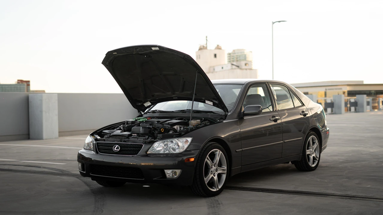2002 Lexus IS 1st Gen - Image 17 of 31