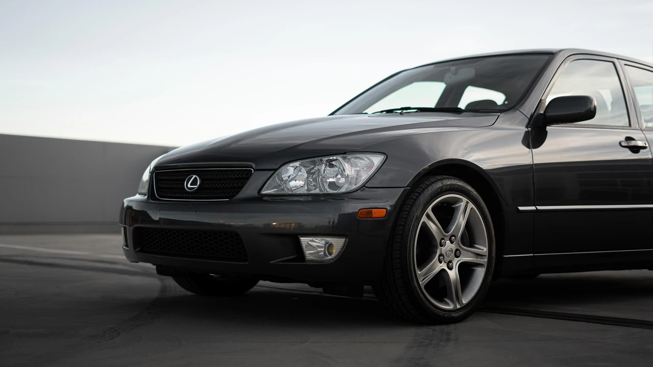 2002 Lexus IS 1st Gen - Image 23 of 31