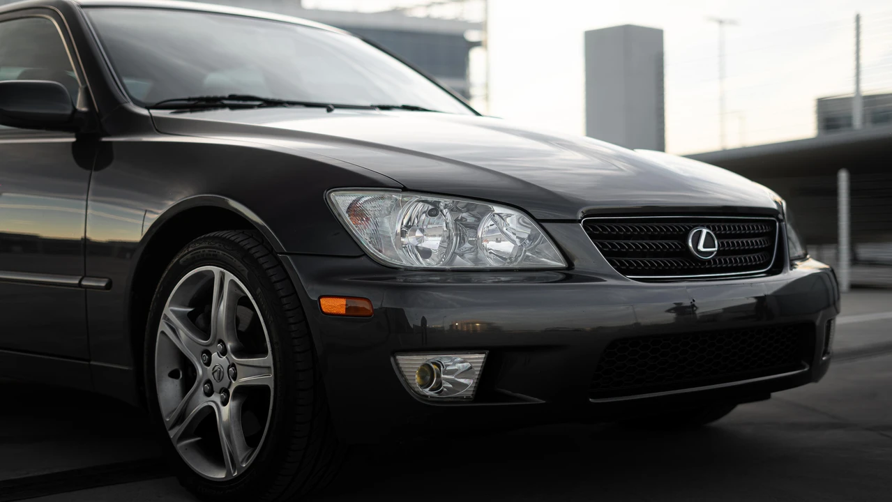 2002 Lexus IS 1st Gen - Image 19 of 31