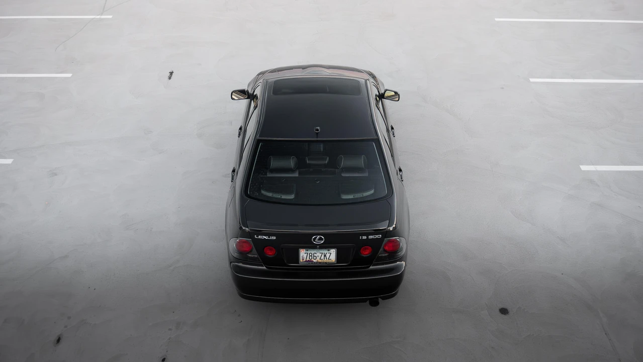 2002 Lexus IS 1st Gen - Image 15 of 31