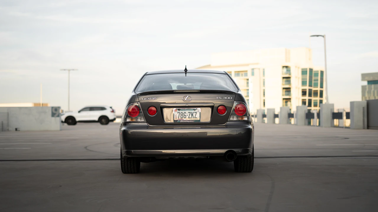 2002 Lexus IS 1st Gen - Image 9 of 31