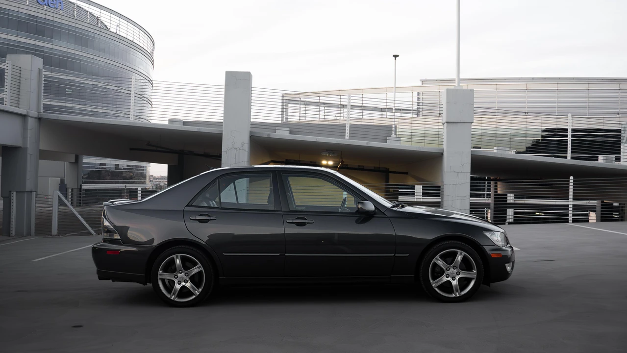 2002 Lexus IS 1st Gen - Image 10 of 31