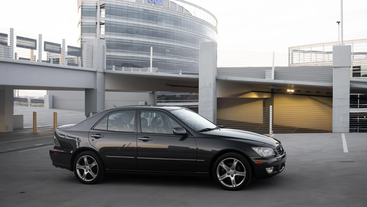 2002 Lexus IS 1st Gen - Image 11 of 31