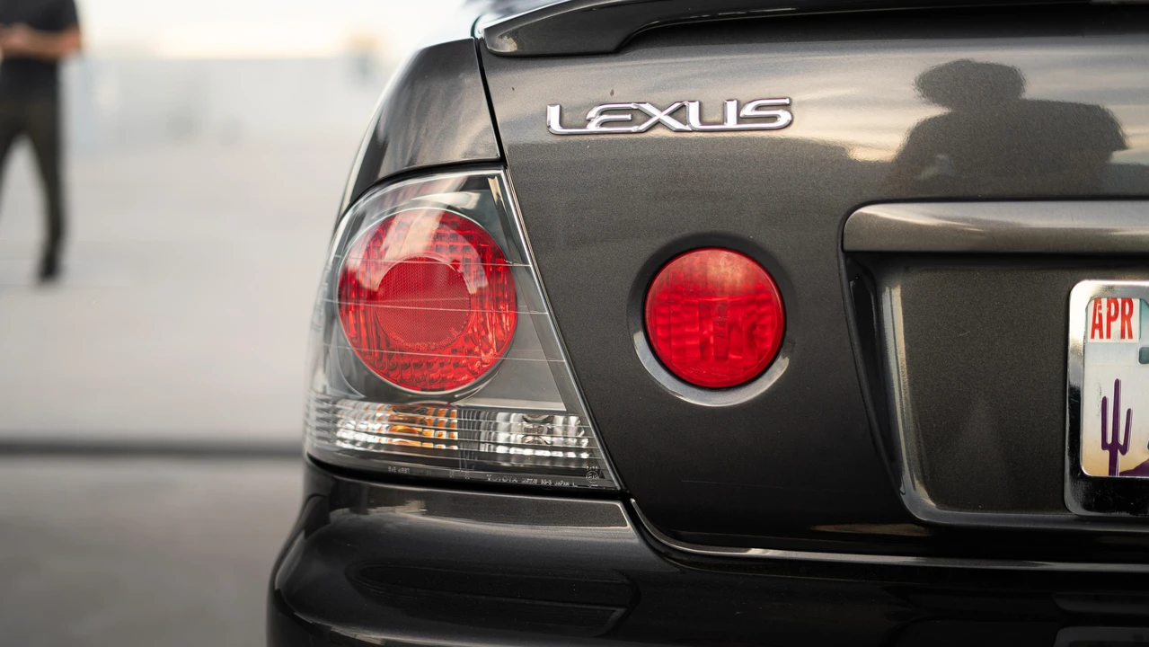2002 Lexus IS 1st Gen - Image 29 of 31