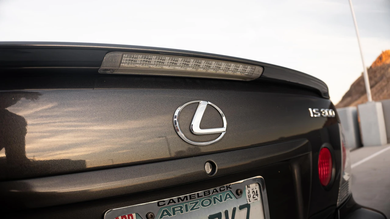 2002 Lexus IS 1st Gen - Image 30 of 31