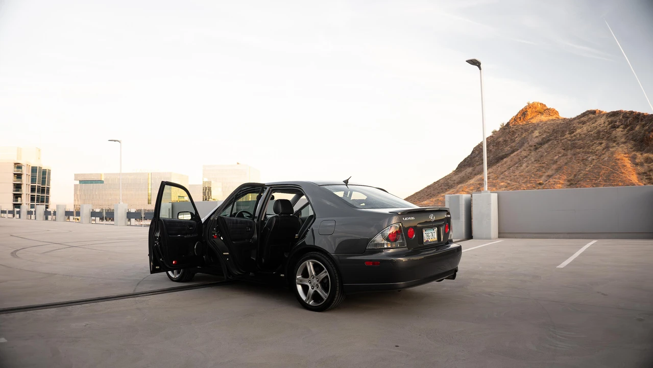 2002 Lexus IS 1st Gen - Image 18 of 31