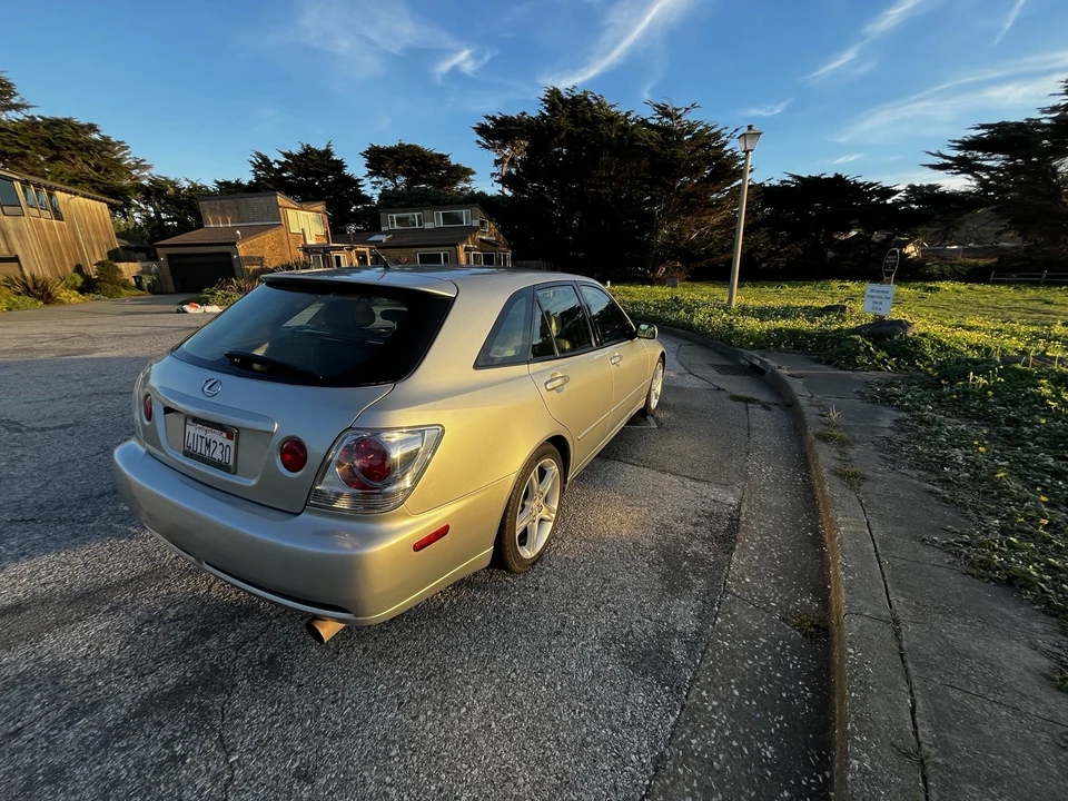 2002 Lexus IS 1st Gen - Image 11 of 21
