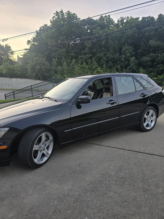 2002 Lexus IS 1st Gen - Image 5 of 16