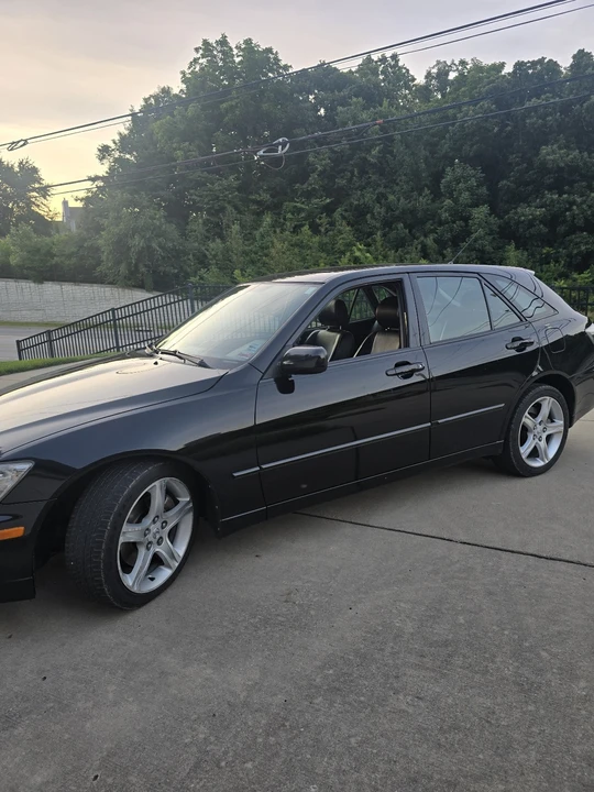 2002 Lexus IS 1st Gen - Image 5 of 16
