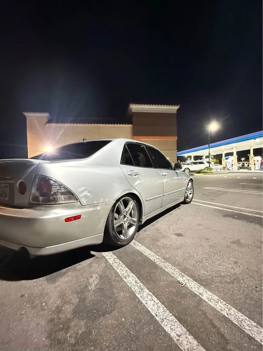 2002 Lexus IS 1st Gen - Image 5 of 17