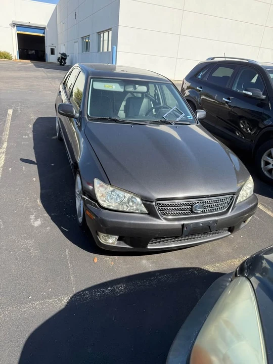 2002 Lexus IS 1st Gen - Image 3 of 4