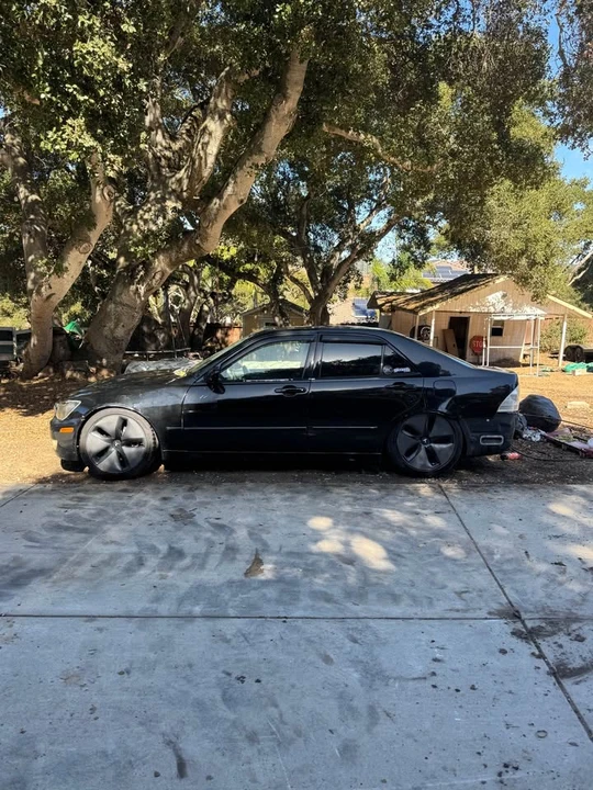 2002 Lexus IS 1st Gen - Image 5 of 9