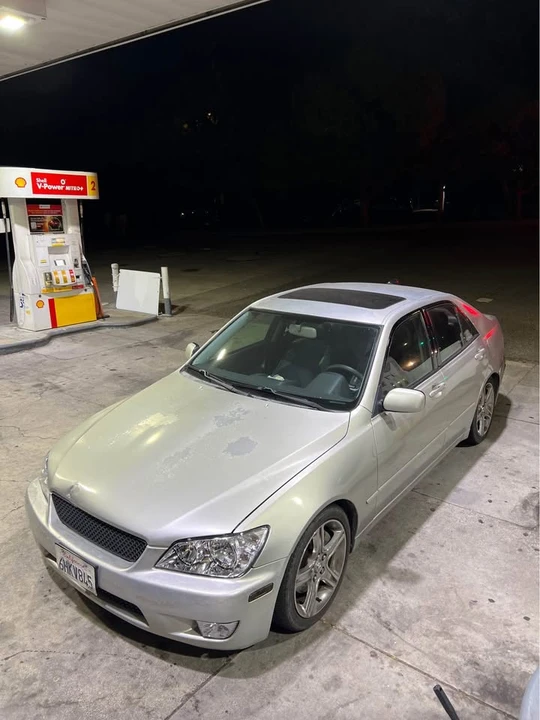 2002 Lexus IS 1st Gen - Image 2 of 10