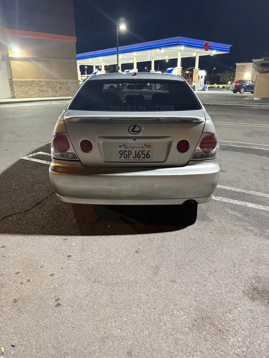 2002 Lexus IS 1st Gen - Image 4 of 17