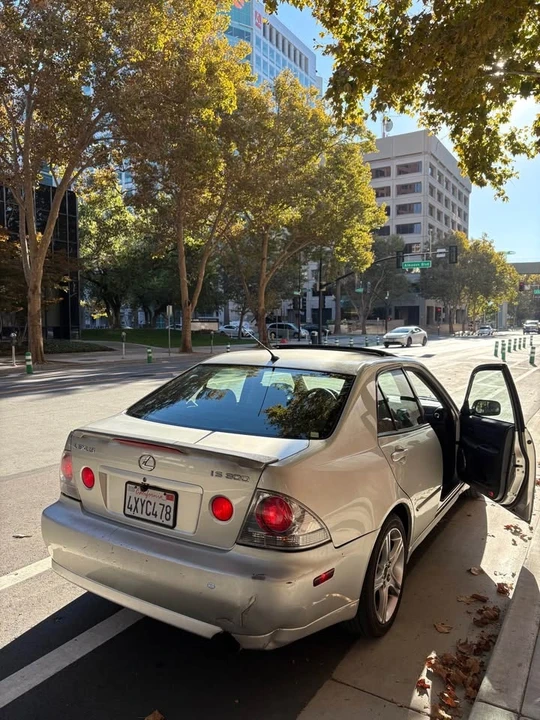 2002 Lexus IS 1st Gen - Image 5 of 9