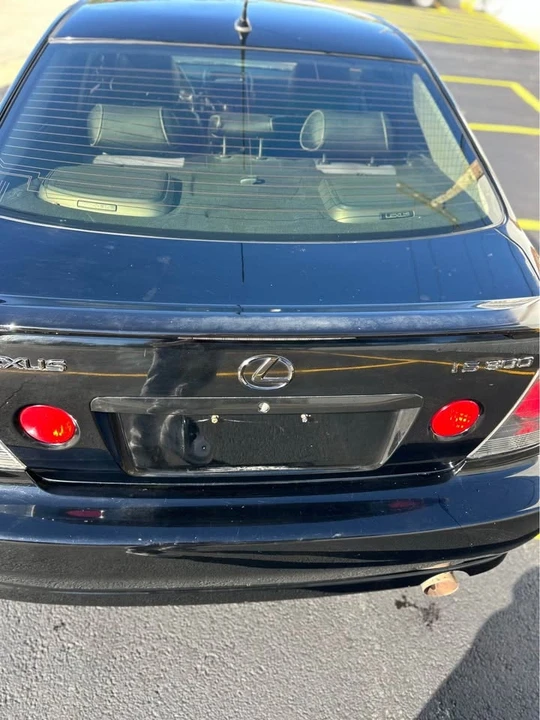 2002 Lexus IS 1st Gen - Image 9 of 19