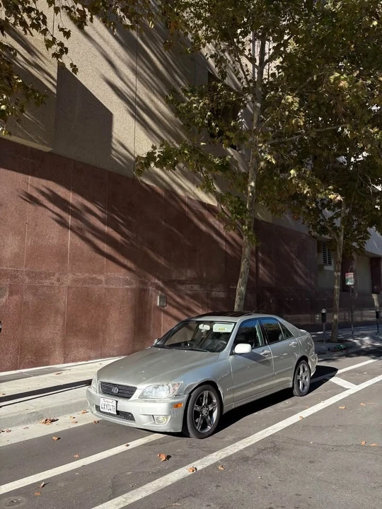 2002 Lexus IS 1st Gen - Image 2 of 9