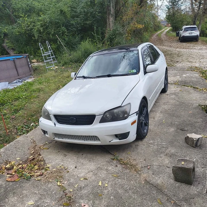 2002 Lexus IS 1st Gen - Image 2 of 3