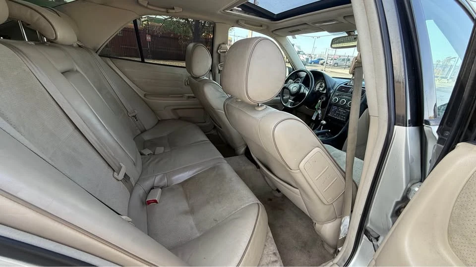 2002 Lexus IS 1st Gen - Image 11 of 15