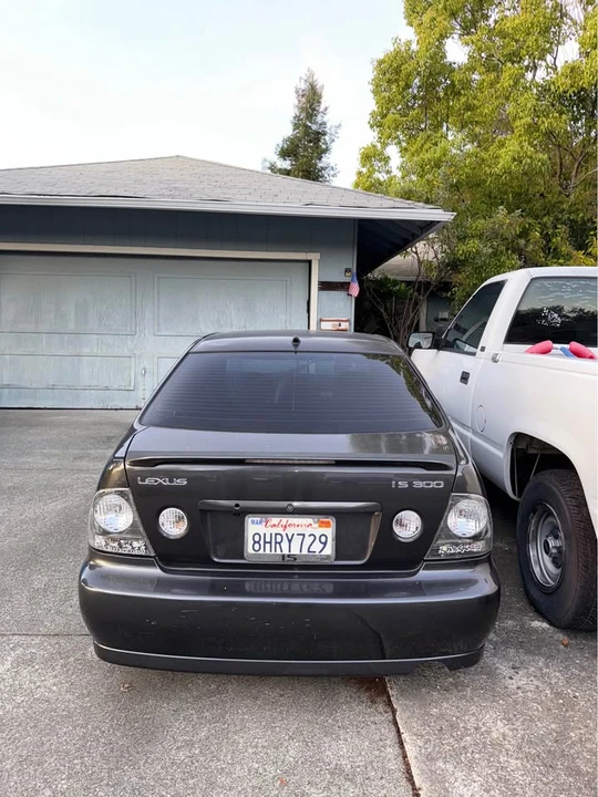 2002 Lexus IS 1st Gen - Image 5 of 8