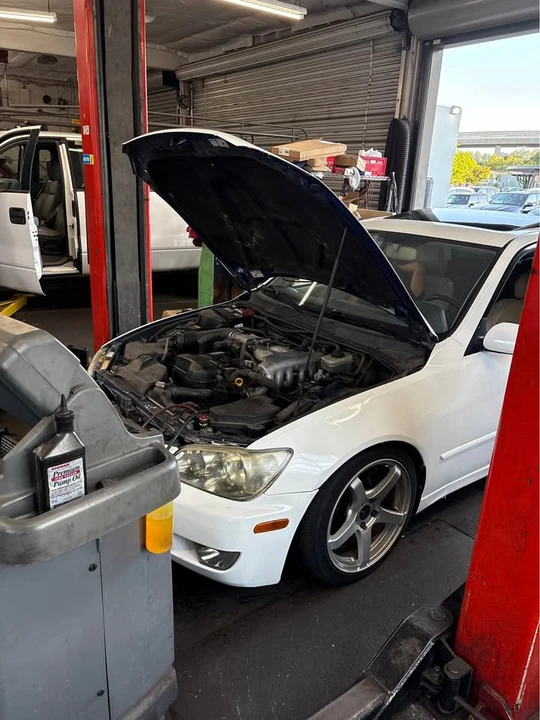 2002 Lexus IS 1st Gen - Image 2 of 8