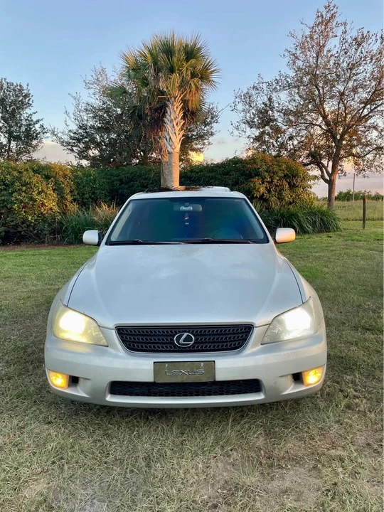 2002 Lexus IS 1st Gen - Image 5 of 15