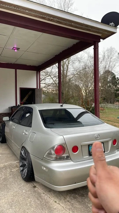 2002 Lexus IS 1st Gen - Image 5 of 10