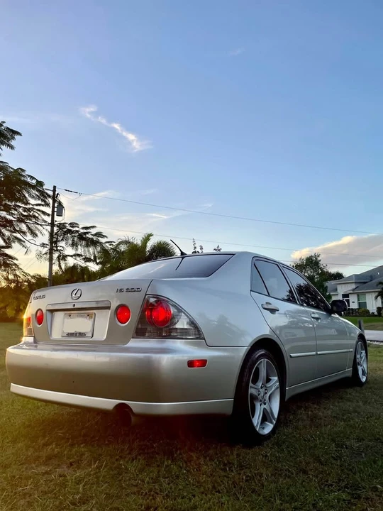 2002 Lexus IS 1st Gen - Image 2 of 15