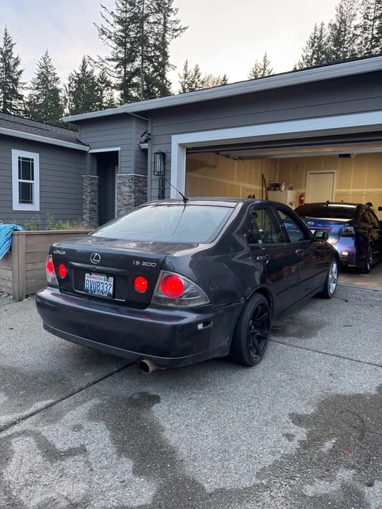 2002 Lexus IS 1st Gen - Image 4 of 11