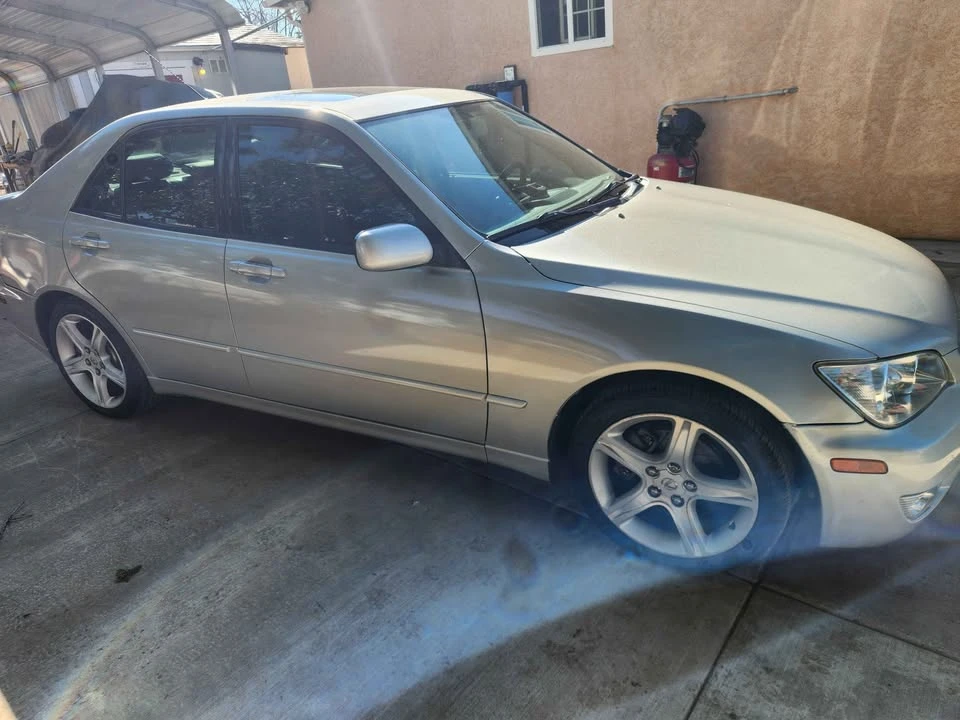 2002 Lexus IS 1st Gen - Image 5 of 6