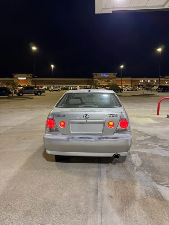 2002 Lexus IS 1st Gen - Image 5 of 12