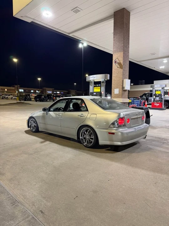 2002 Lexus IS 1st Gen - Image 4 of 12