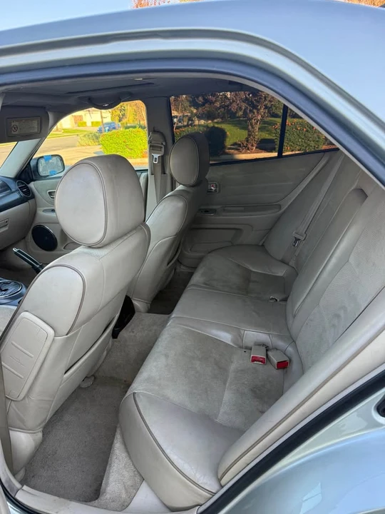 2002 Lexus IS 1st Gen - Image 8 of 9