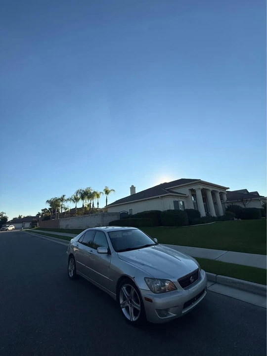 2002 Lexus IS 1st Gen - Image 5 of 9
