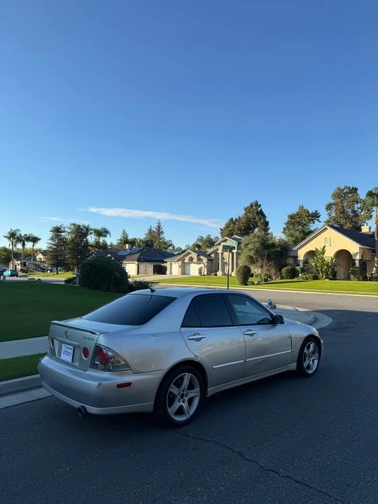 2002 Lexus IS 1st Gen - Image 4 of 9